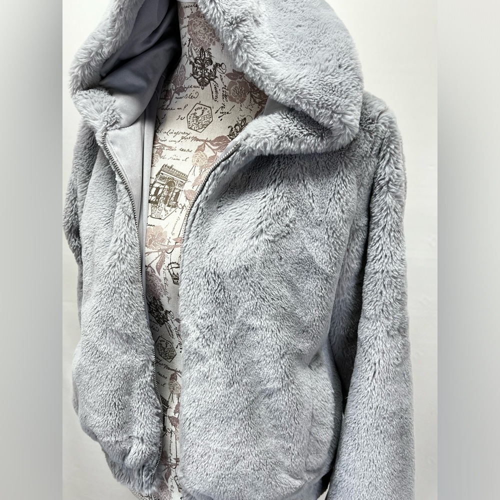 FULL TILT Gray faux fur full zip hooded jacket size M.